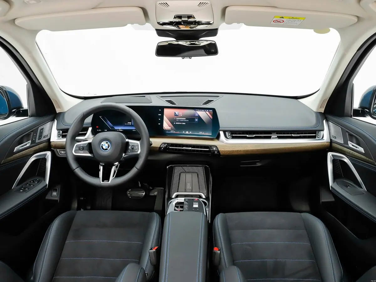 BMW iX1 2022 – н.в. Внедорожник 5 дв. L — 照片 7