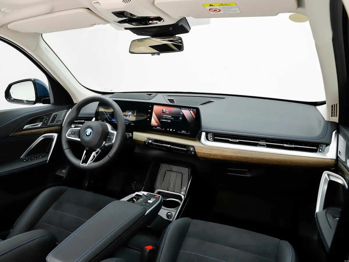 BMW iX1 2022 – н.в. Внедорожник 5 дв. L — 照片 8