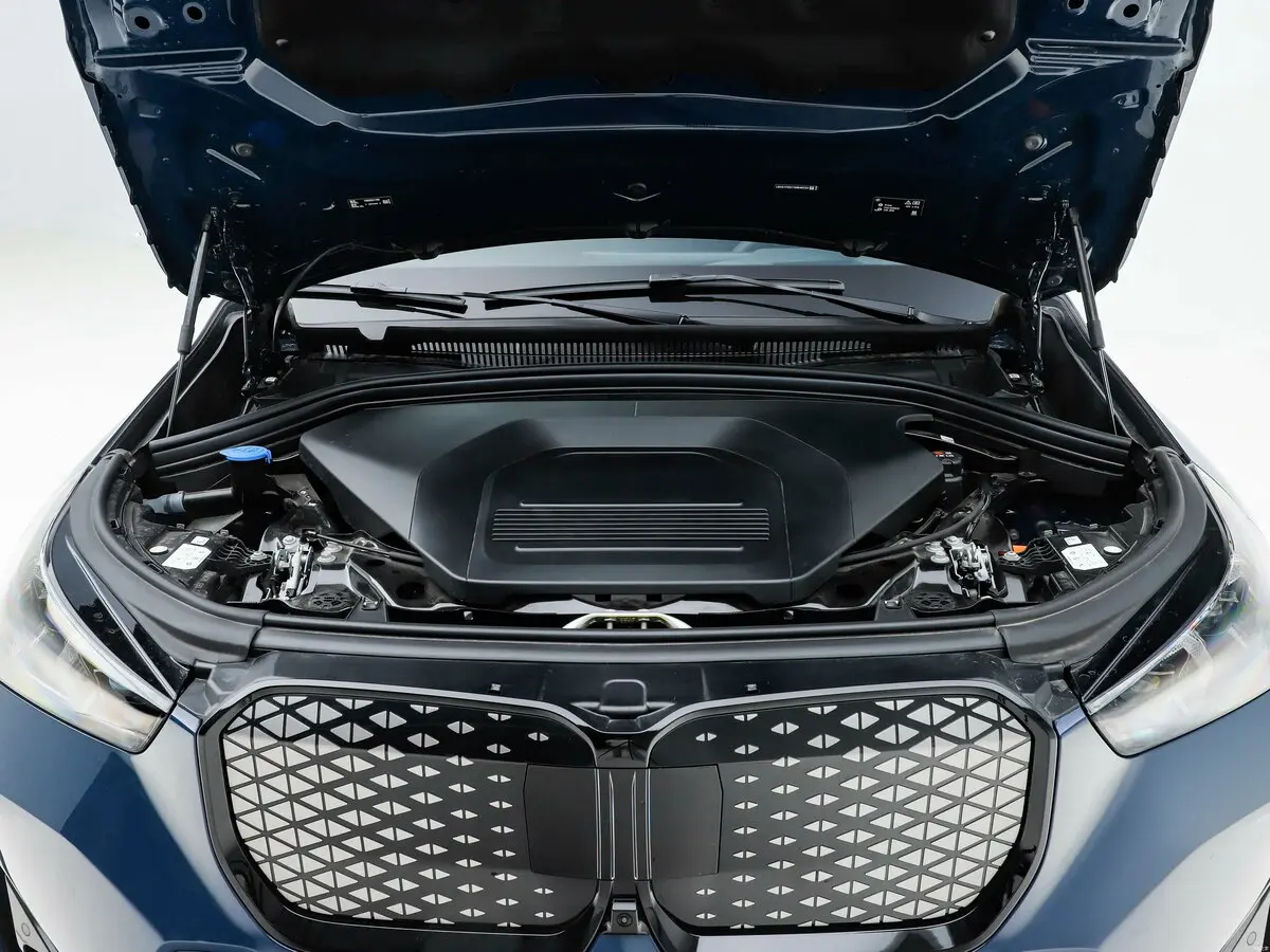 BMW iX1 2022 – н.в. Внедорожник 5 дв. L — 照片 23