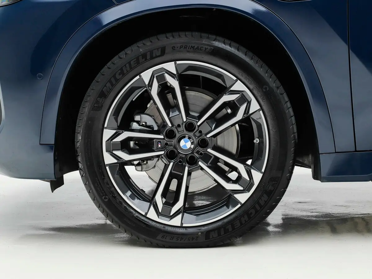 BMW iX1 2022 – н.в. Внедорожник 5 дв. L — 照片 24