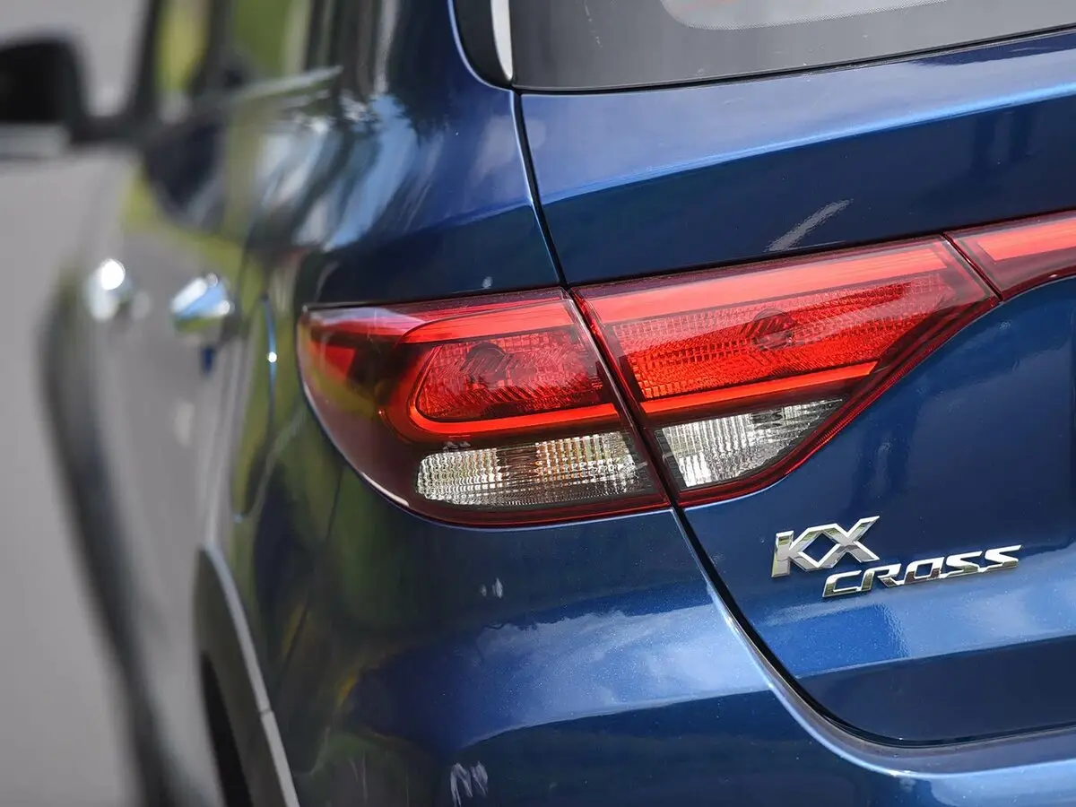 Kia KX Cross 2017 – 2020 Хэтчбек 5 дв. — 照片 12