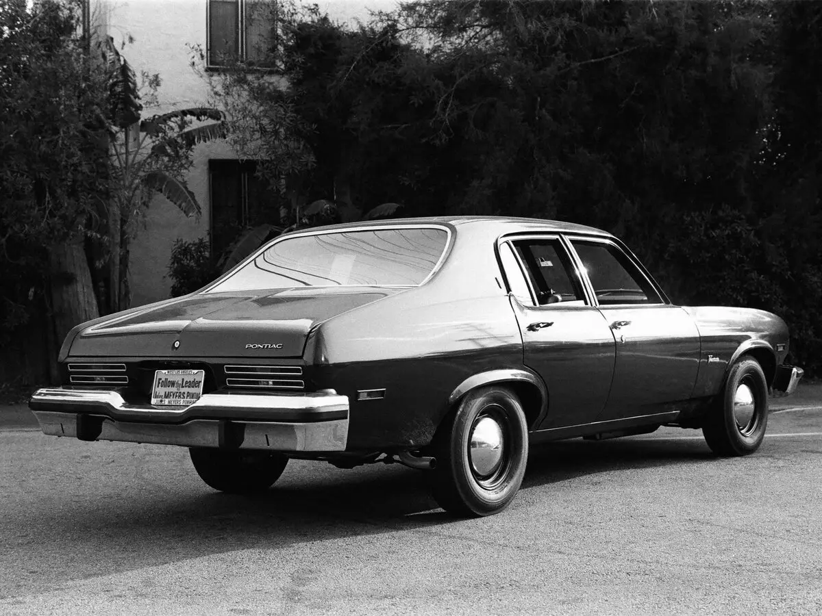 Pontiac Ventura II Седан — сүрөт 4