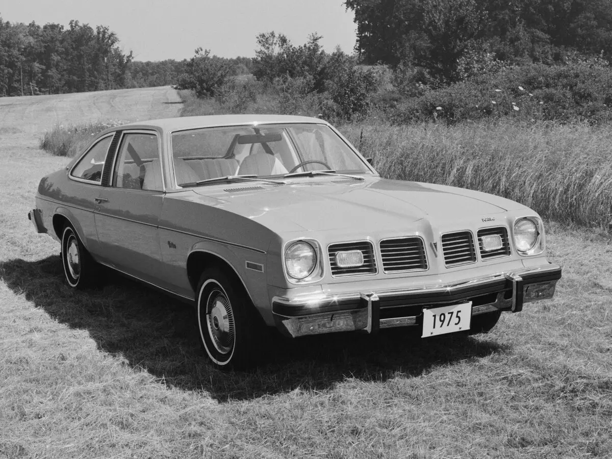 Pontiac Ventura II Лифтбек