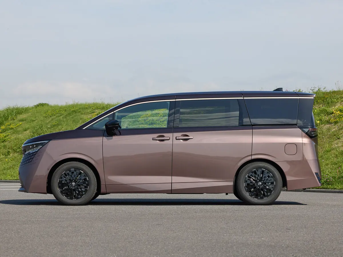 Nissan Elgrand IV (E53) Минивэн — сүрөт 2