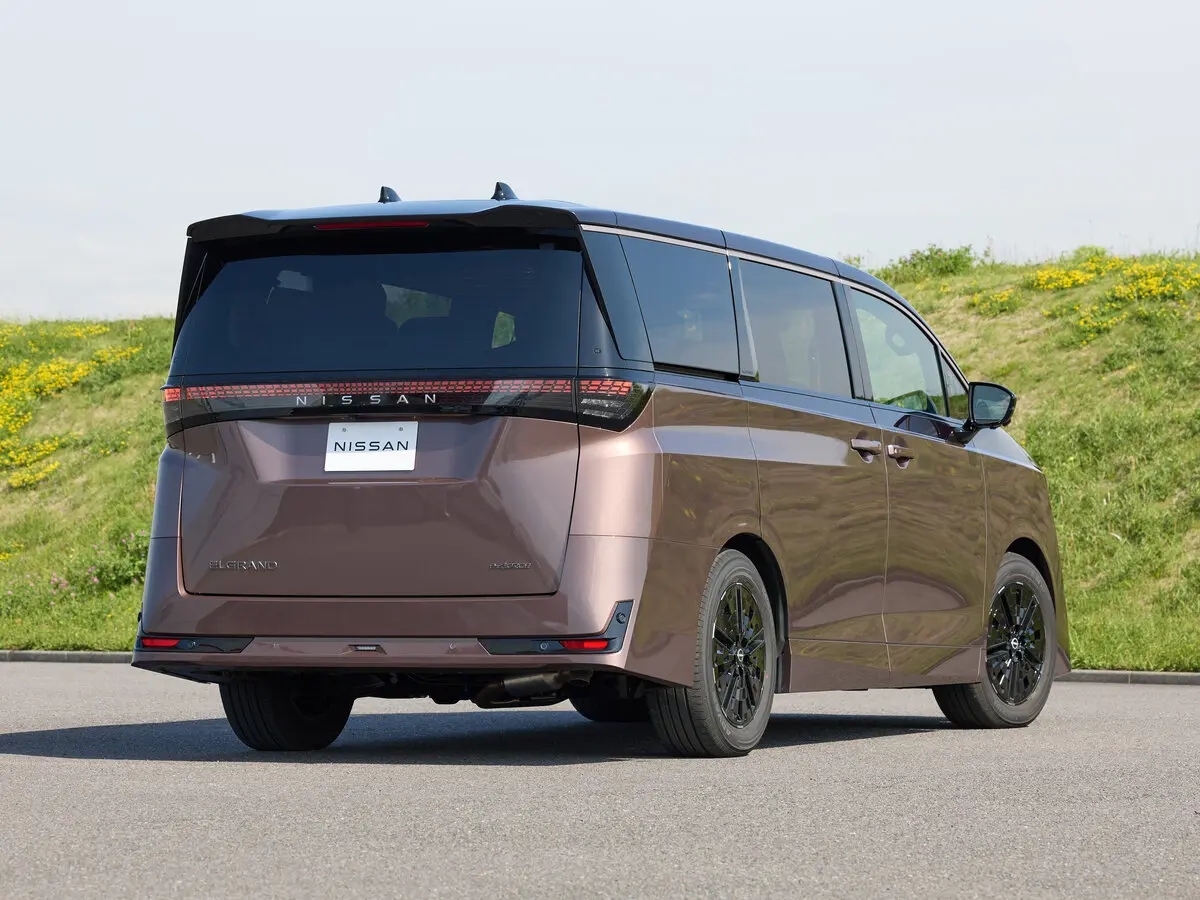 Nissan Elgrand IV (E53) Минивэн — сүрөт 5