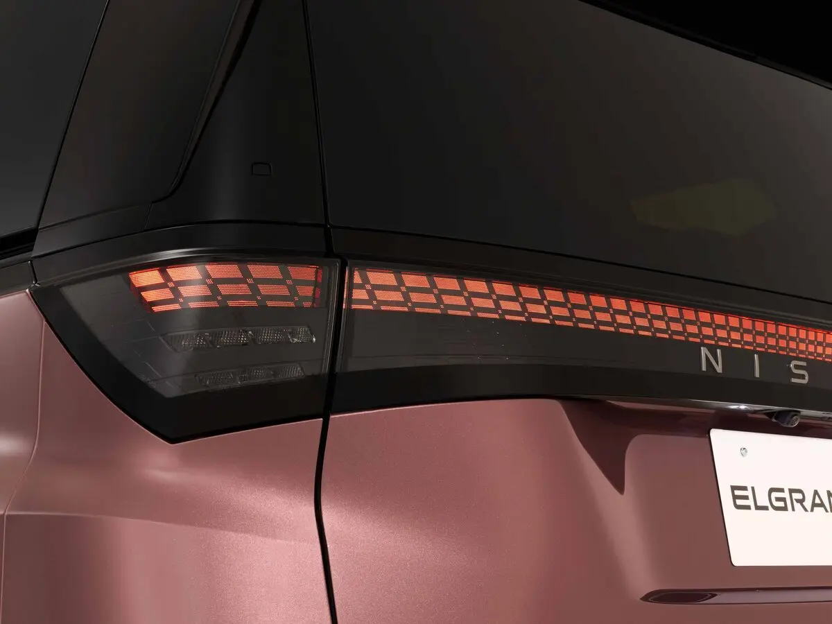 Nissan Elgrand IV (E53) Минивэн — сүрөт 17