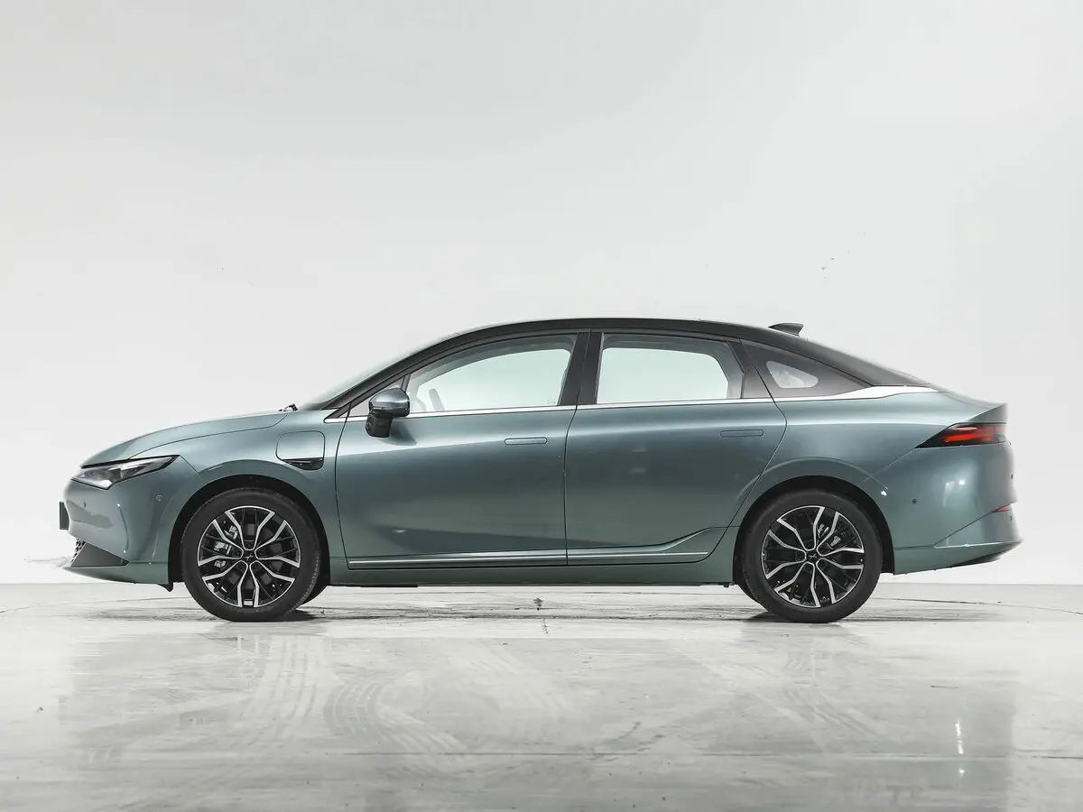 Xpeng P5 I Рестайлинг Седан — photo 2