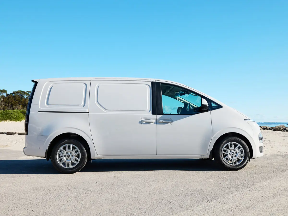 Hyundai Staria I Рестайлинг Фургон — сүрөт 2