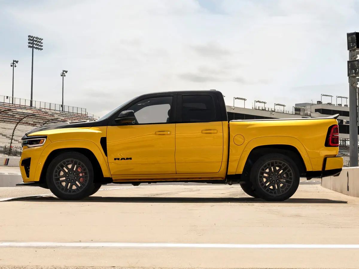 Ram 1500 V Рестайлинг Пикап Двойная кабина Rumble Bee — 照片 2