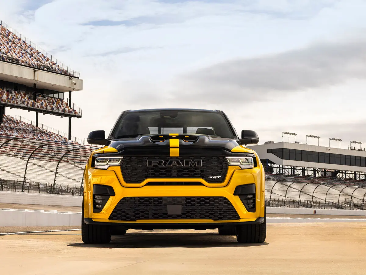 Ram 1500 V Рестайлинг Пикап Двойная кабина Rumble Bee — 照片 3