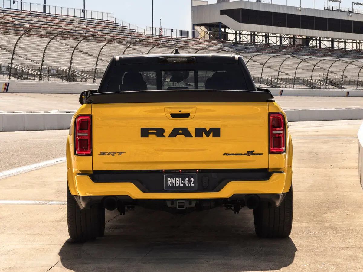 Ram 1500 V Рестайлинг Пикап Двойная кабина Rumble Bee — 照片 4