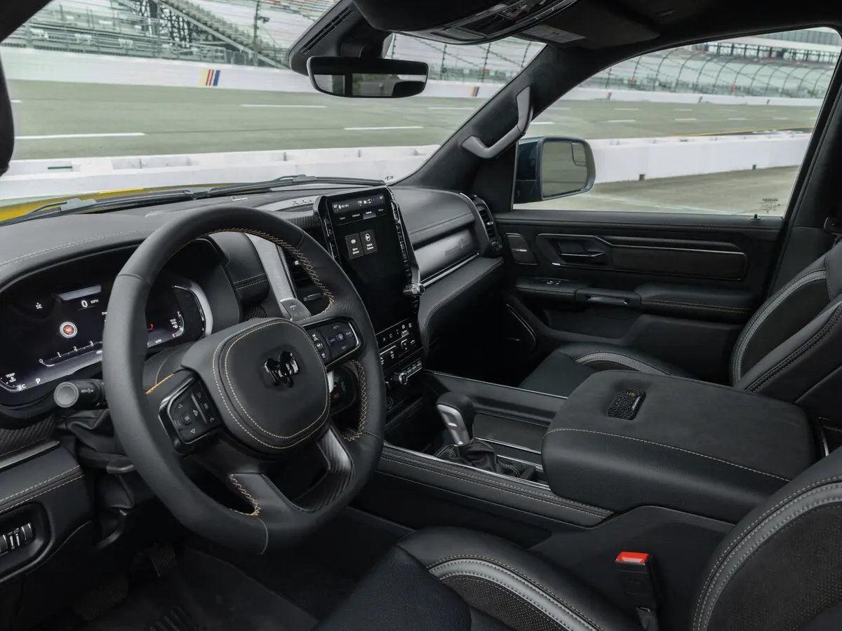 Ram 1500 V Рестайлинг Пикап Двойная кабина Rumble Bee — 照片 10