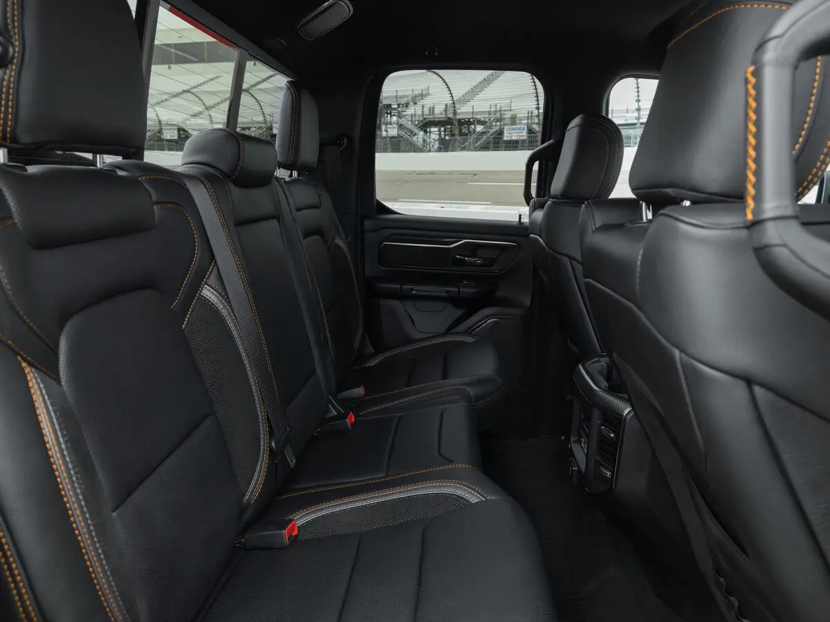 Ram 1500 V Рестайлинг Пикап Двойная кабина Rumble Bee — 照片 11