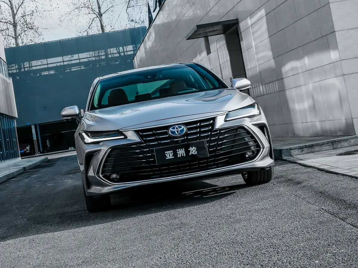 Toyota Avalon V Рестайлинг Седан — фото 3