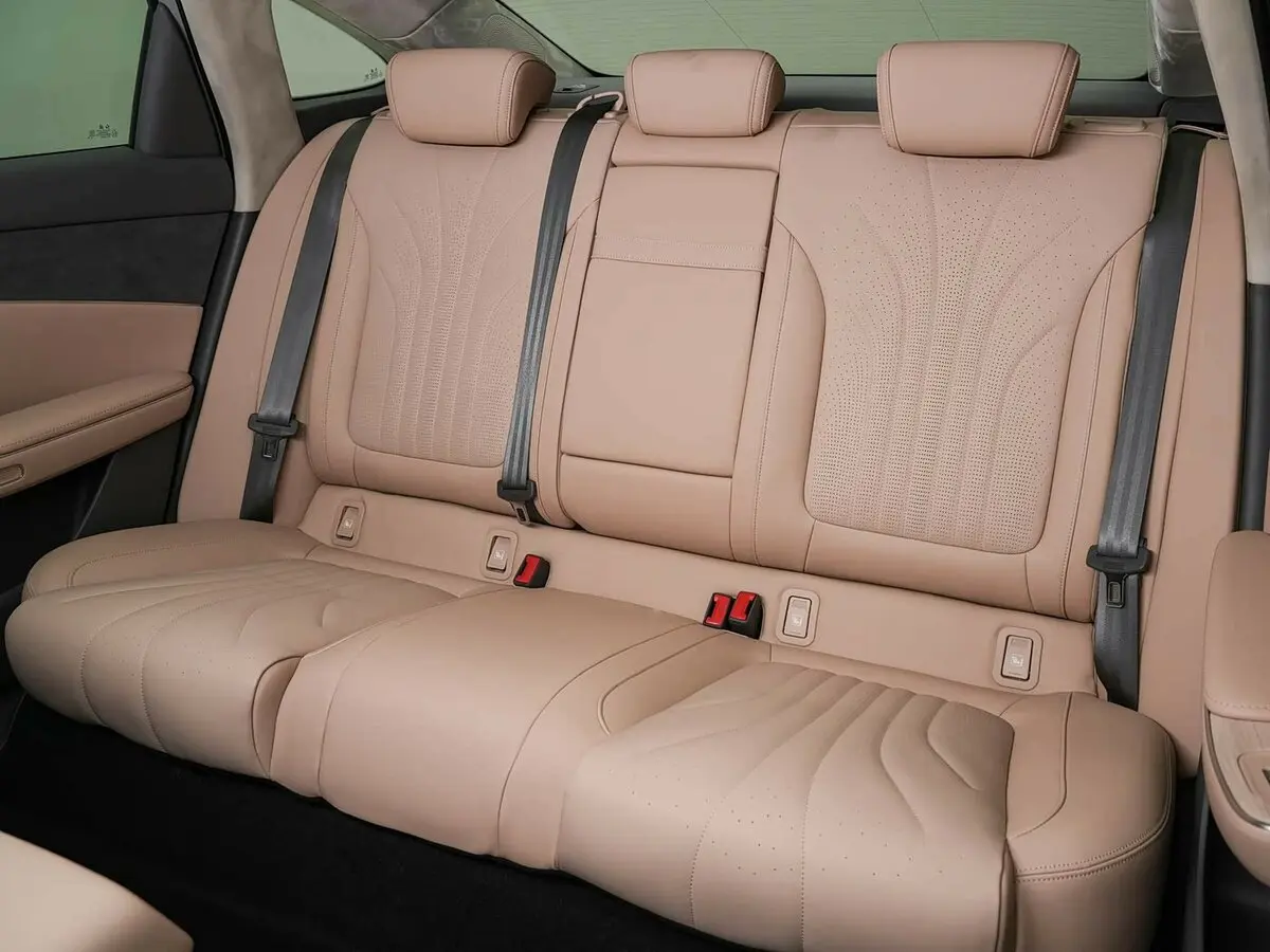 Hongqi H7 II Ресталйинг Седан — сүрөт 4