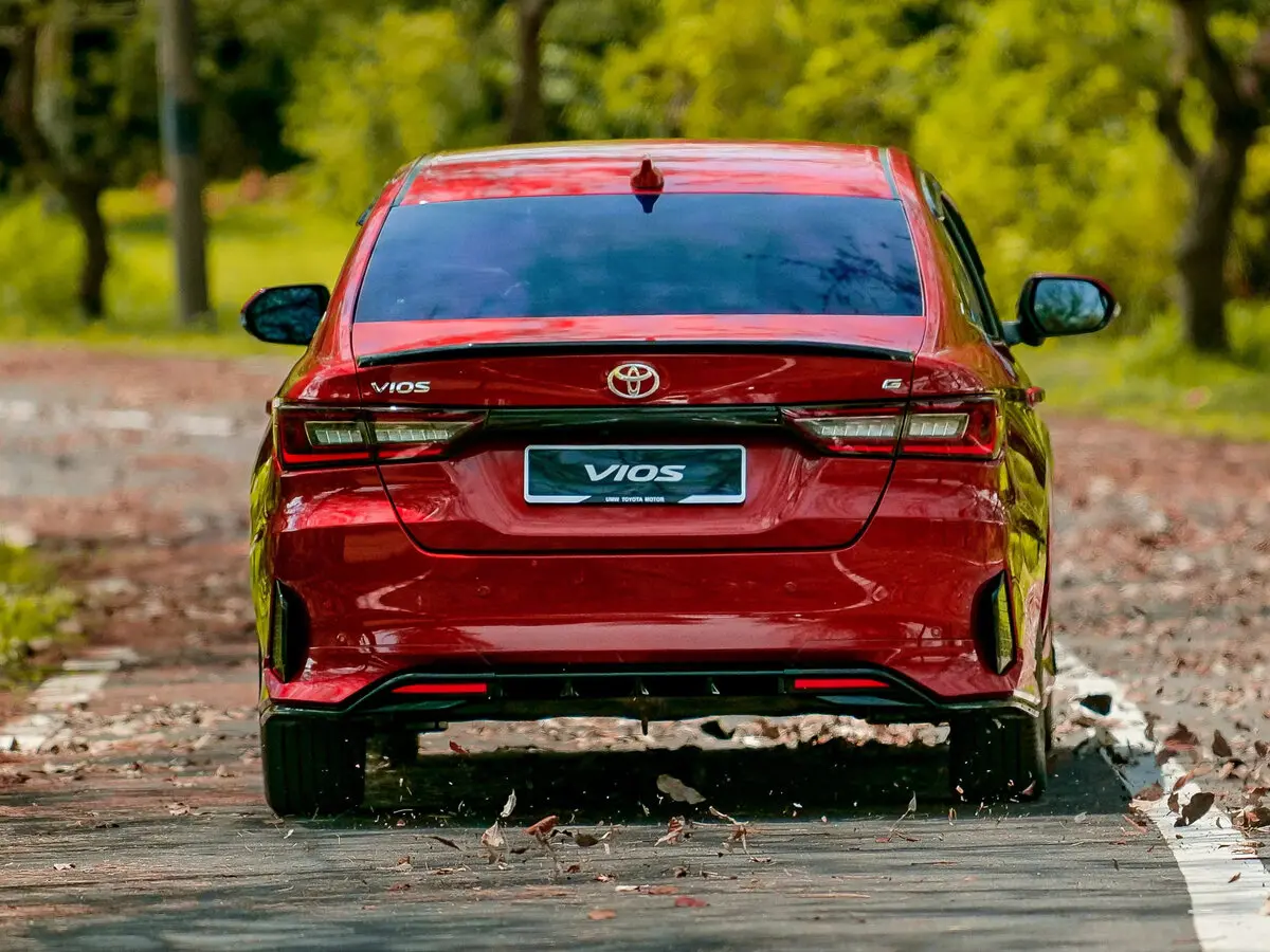 Toyota Vios IV Седан — фото 4