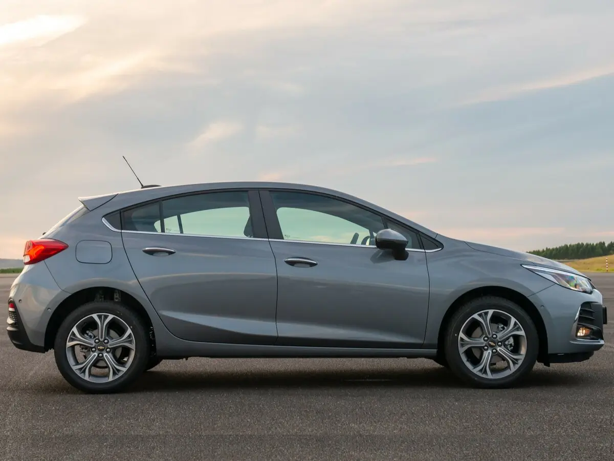 Chevrolet Cruze II Рестайлинг Хэтчбек 5 дв. — сүрөт 2