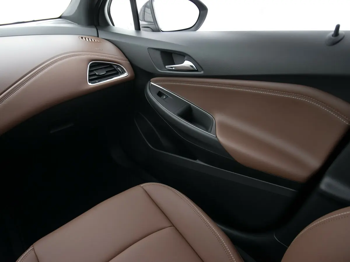 Chevrolet Cruze II Рестайлинг Хэтчбек 5 дв. — сүрөт 8