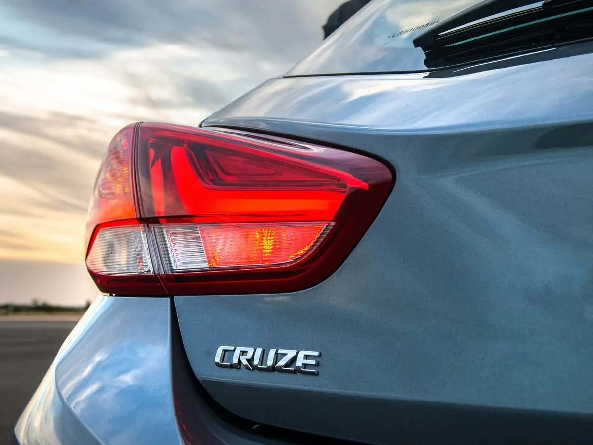 Chevrolet Cruze II Рестайлинг Хэтчбек 5 дв. — сүрөт 9