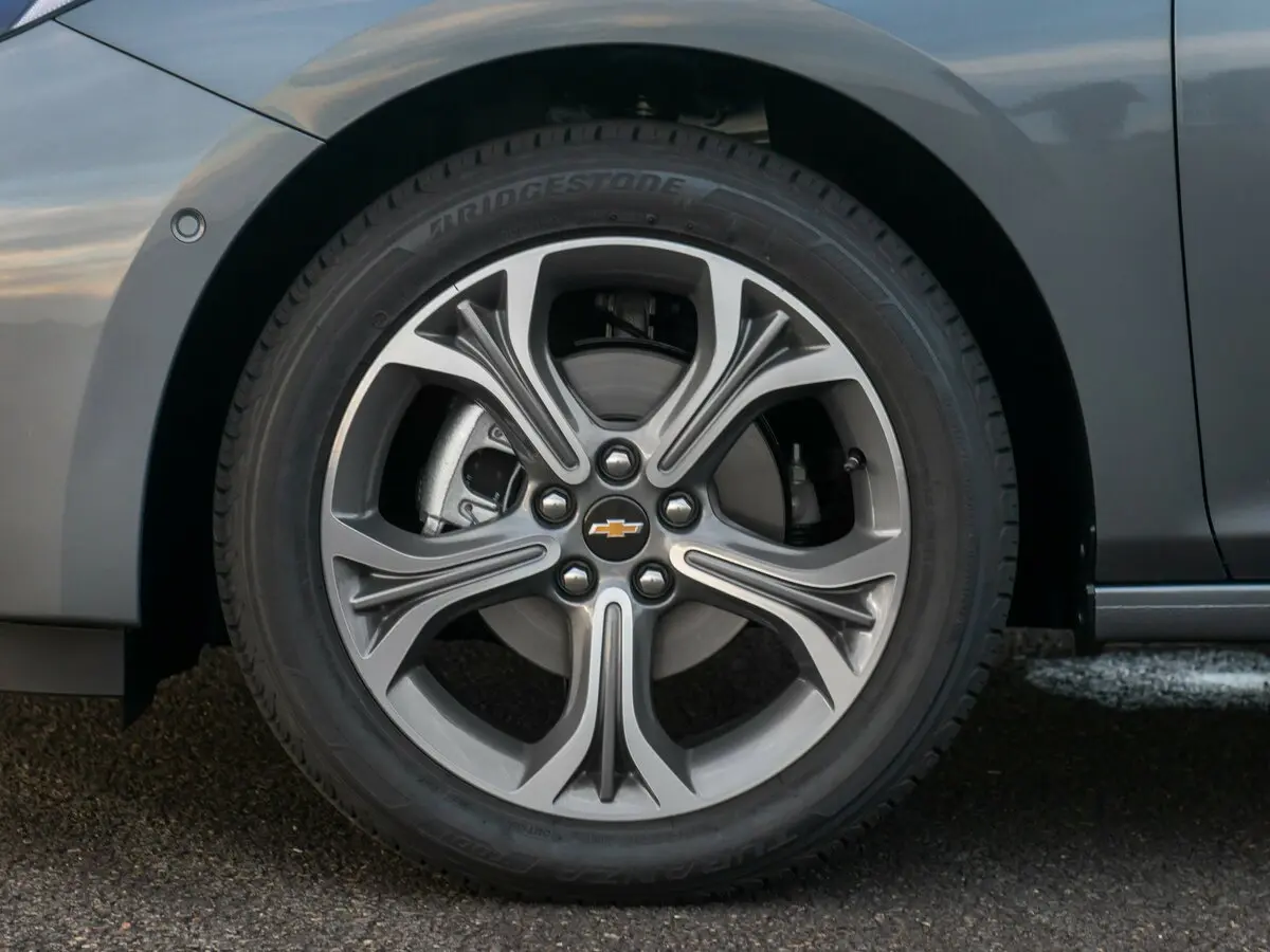 Chevrolet Cruze II Рестайлинг Хэтчбек 5 дв. — сүрөт 12
