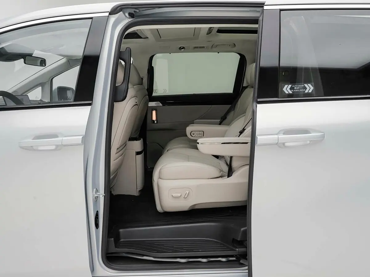 GAC Trumpchi E8 I Рестайлинг Минивэн — сүрөт 11