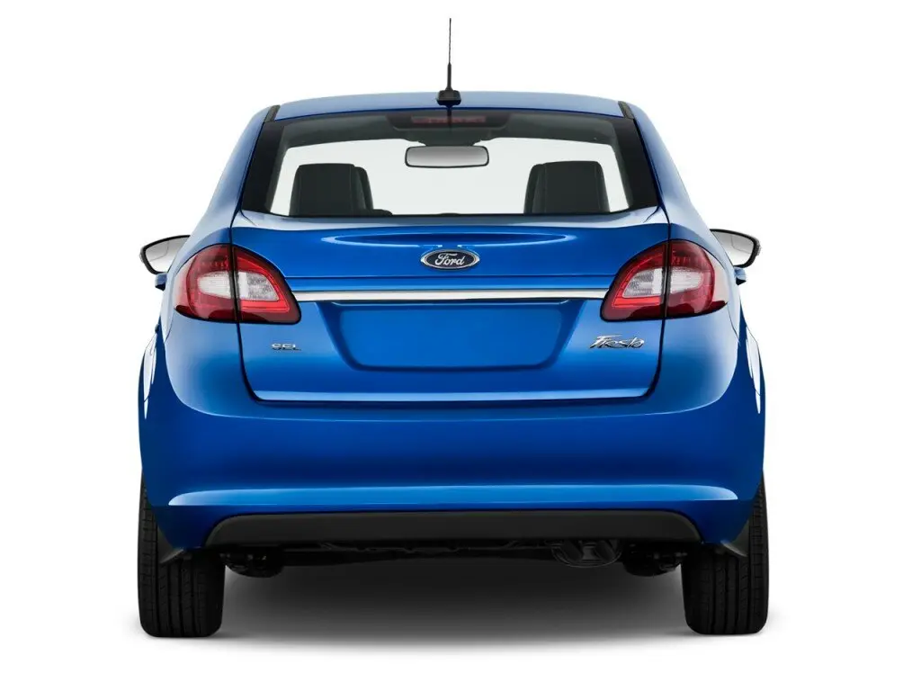 Ford Fiesta Mk6 Седан — photo 4