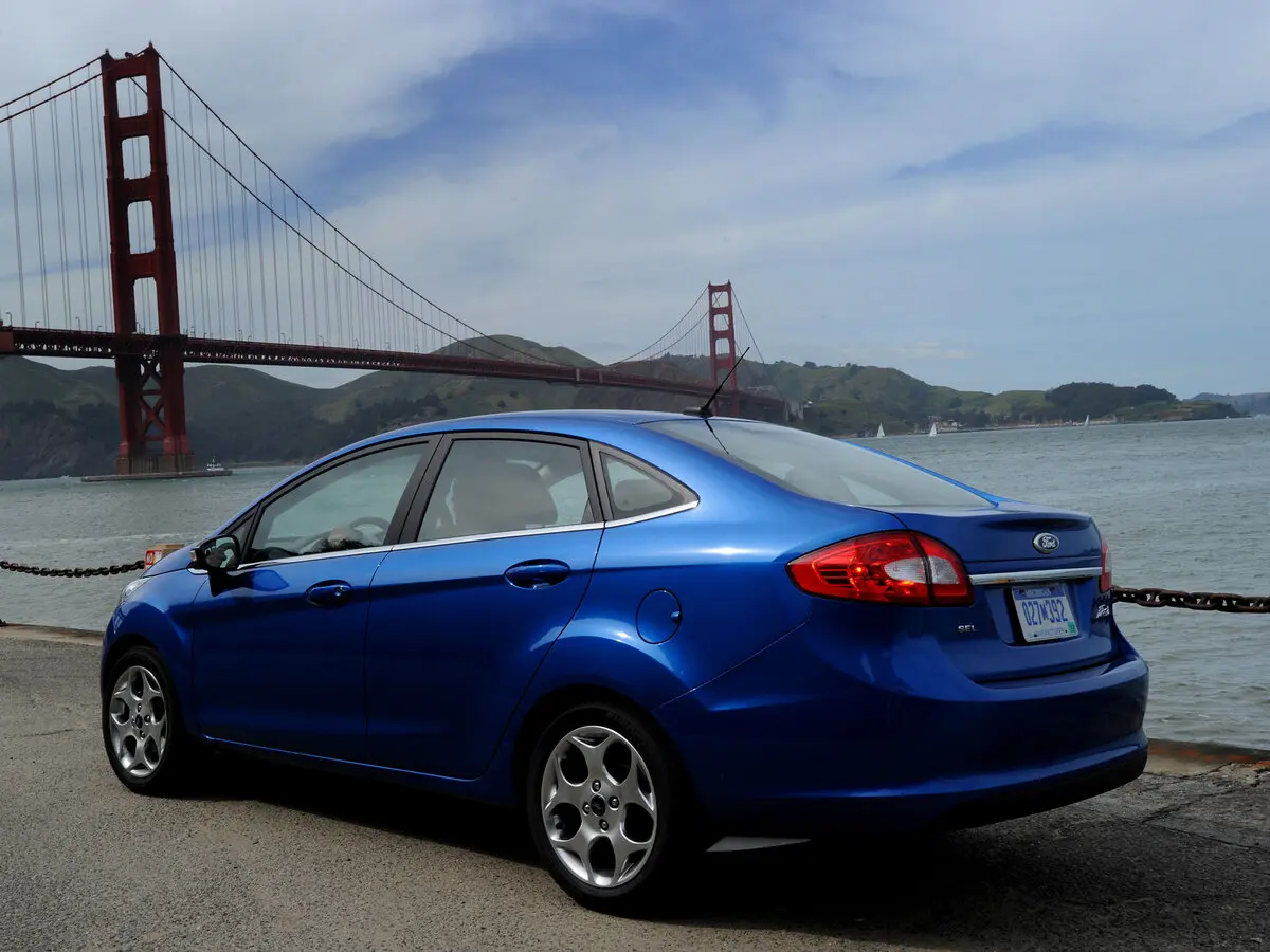 Ford Fiesta Mk6 Седан — photo 5