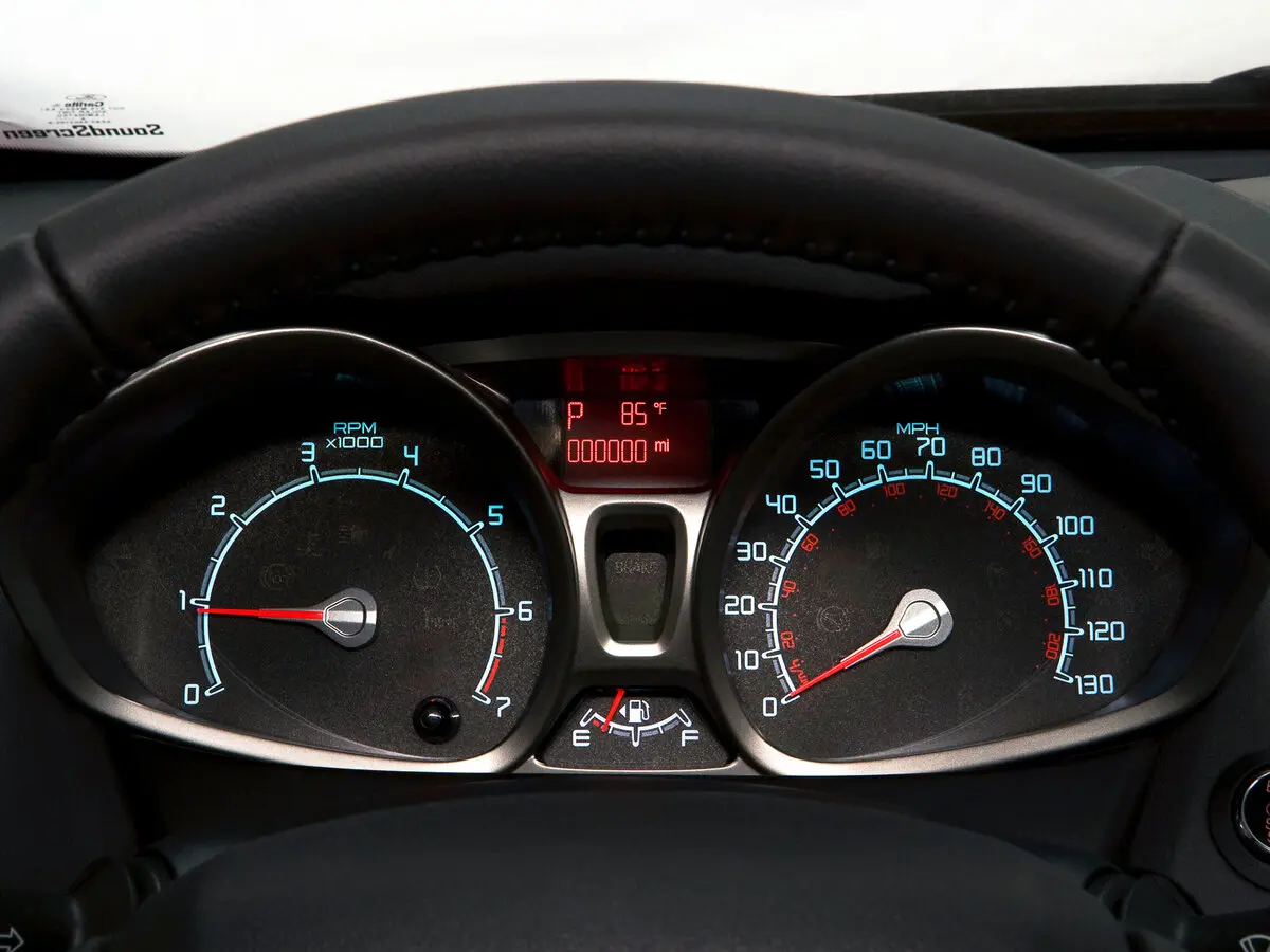 Ford Fiesta Mk6 Седан — photo 8