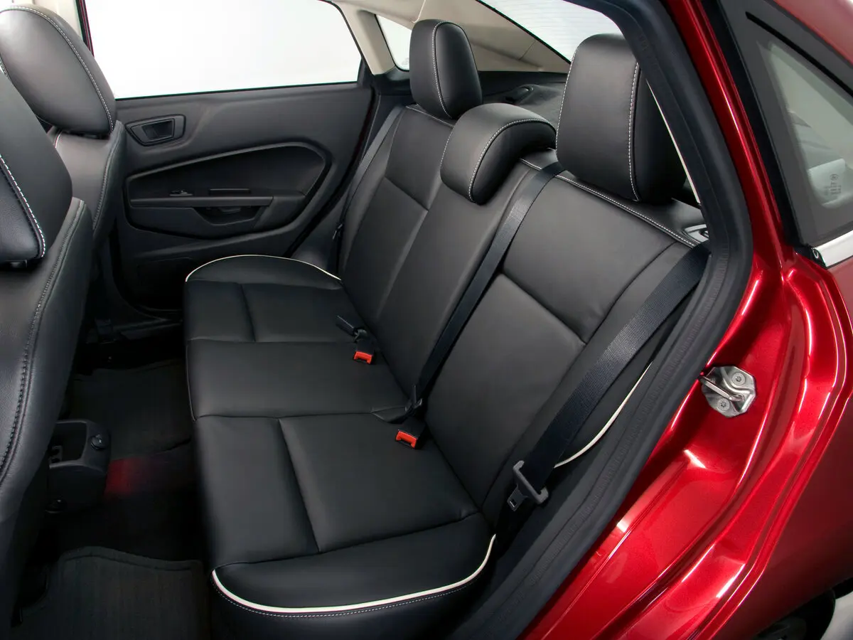 Ford Fiesta Mk6 Седан — photo 9