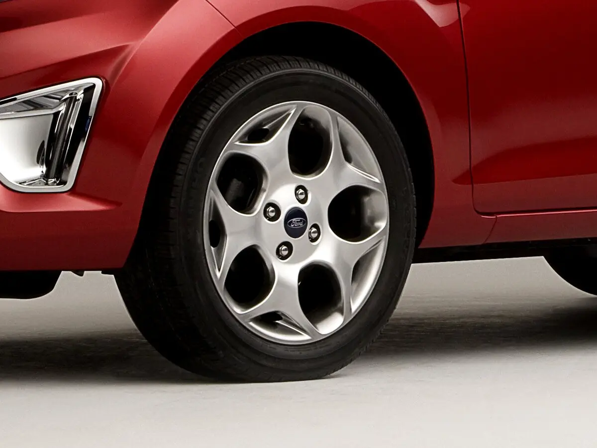 Ford Fiesta Mk6 Седан — photo 13