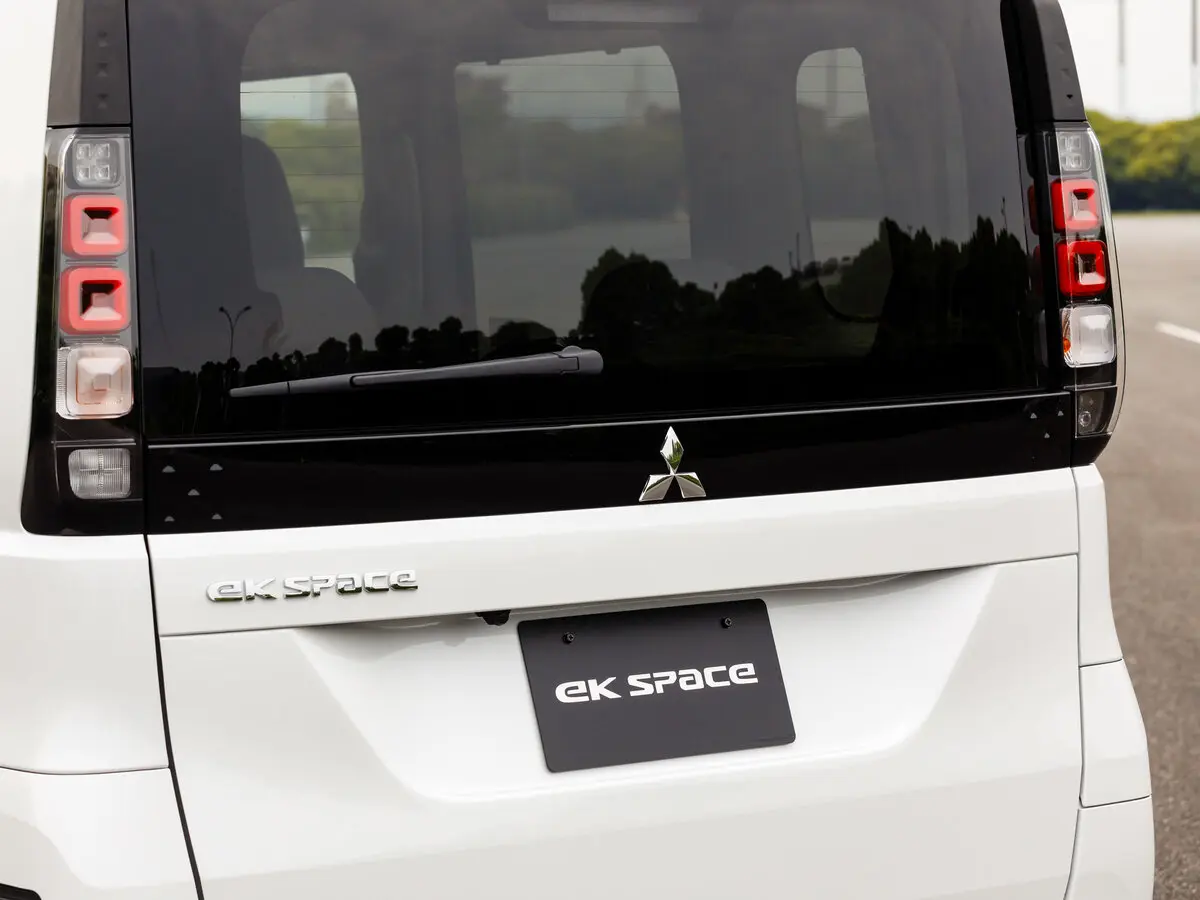 Mitsubishi eK Space III Микровэн — сүрөт 13