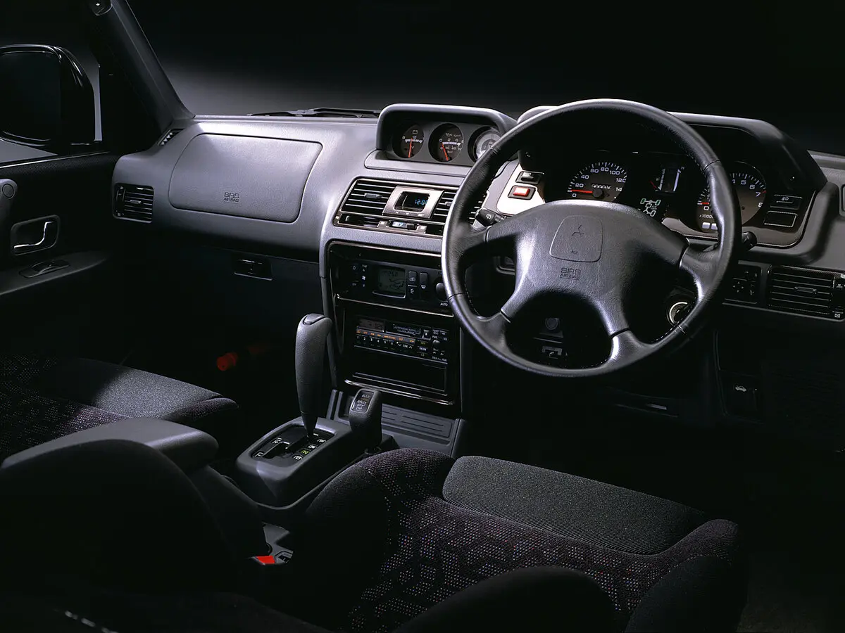 Mitsubishi Pajero II Рестайлинг Внедорожник 3 дв. Evolution — сүрөт 5