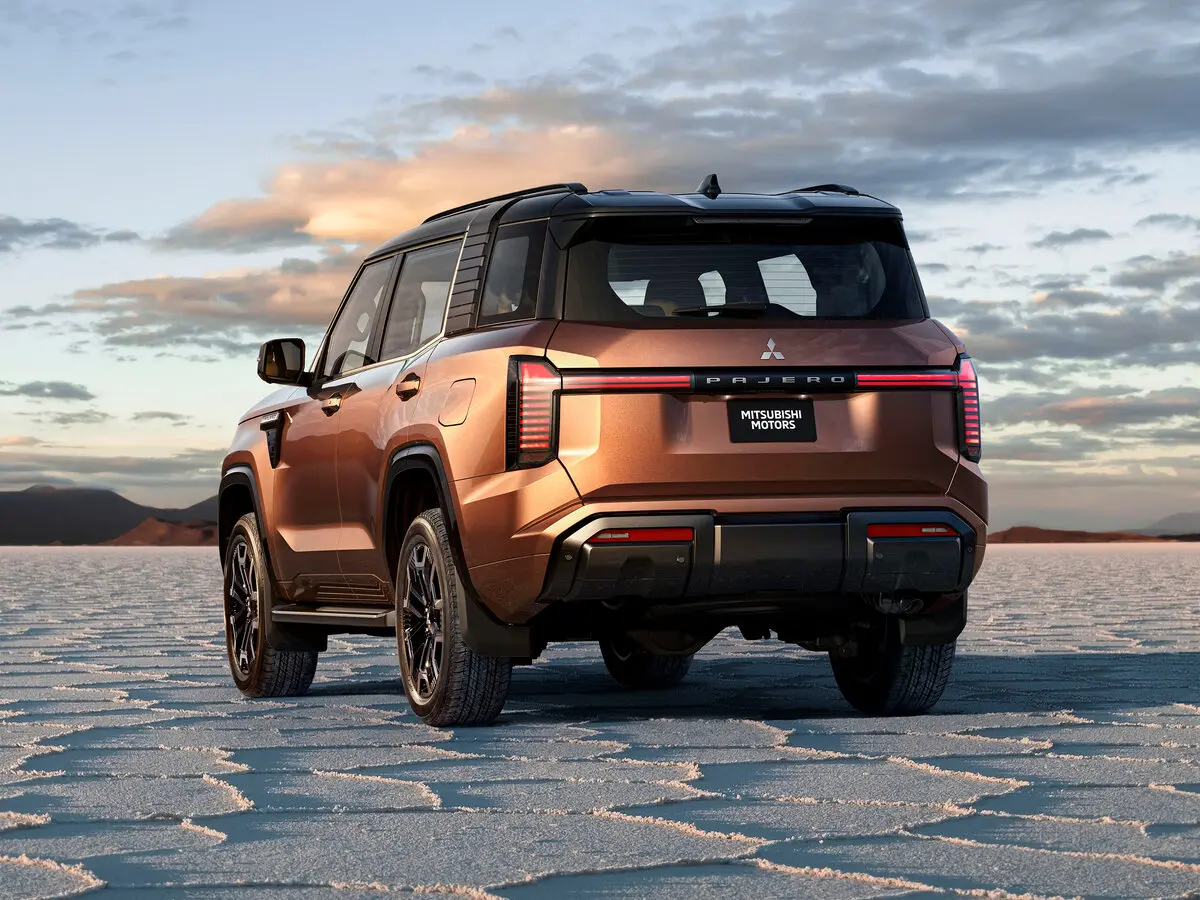 Mitsubishi Pajero V Внедорожник 5 дв. — сүрөт 3