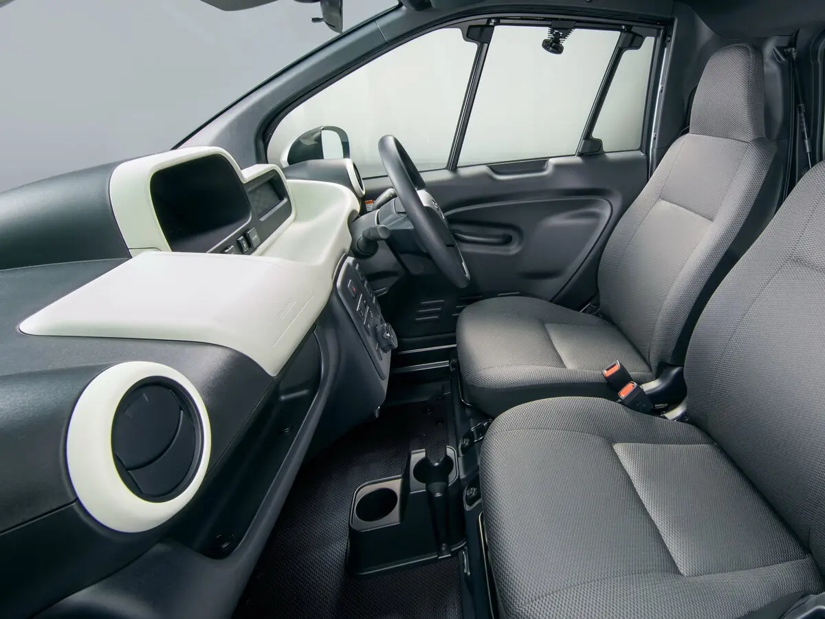 Toyota C+pod 2020 – 2024 Хэтчбек 3 дв. — фото 6