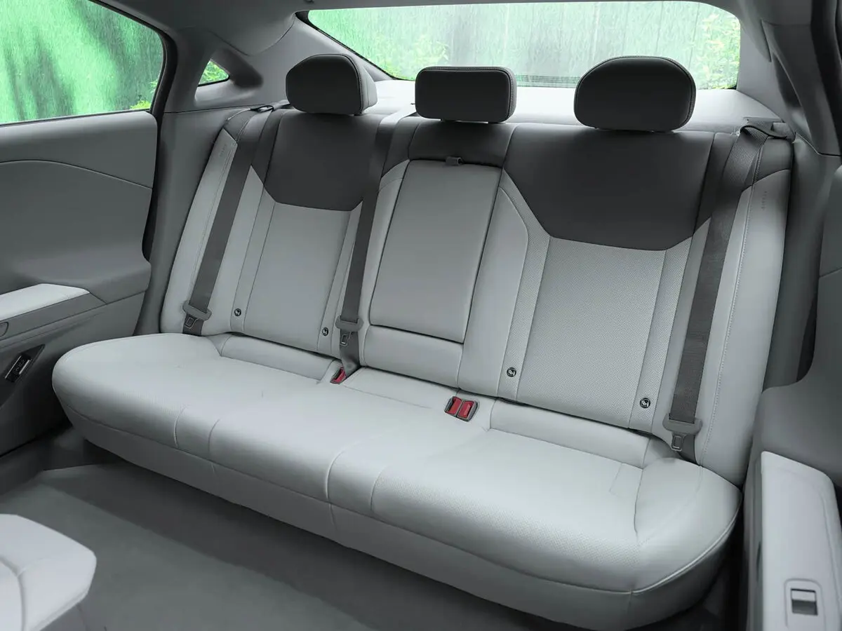 Hyundai IONIQ V 2026 – н.в. Седан — 照片 8