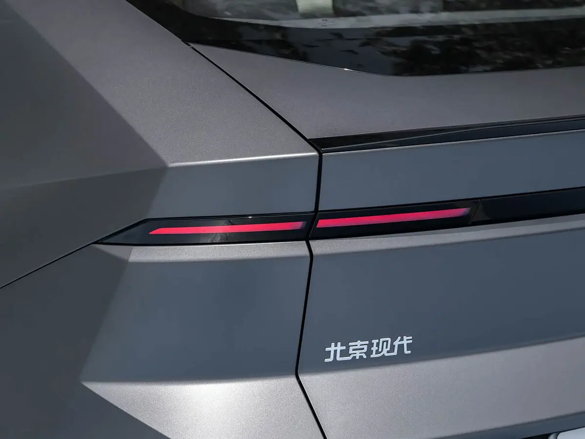 Hyundai IONIQ V 2026 – н.в. Седан — 照片 12