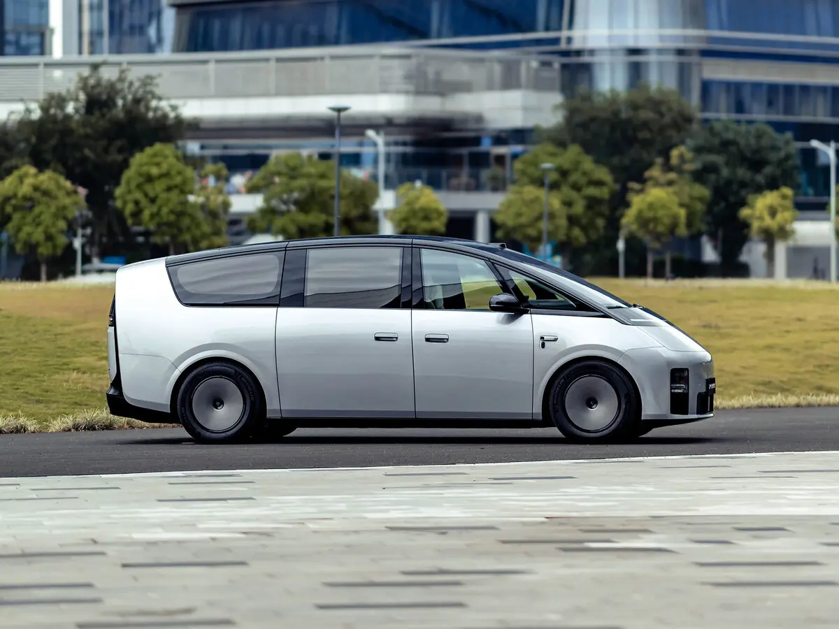 Li Auto (Lixiang) Mega II Минивэн — 照片 2