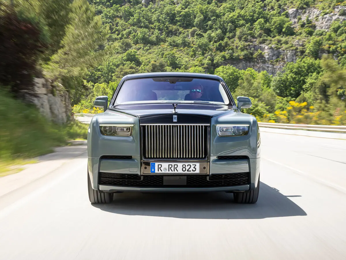 Rolls-Royce Phantom VIII Рестайлинг (Series II) Седан — photo 3