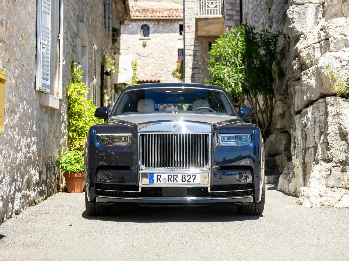 Rolls-Royce Phantom VIII Рестайлинг (Series II) Седан Extended — сүрөт 3
