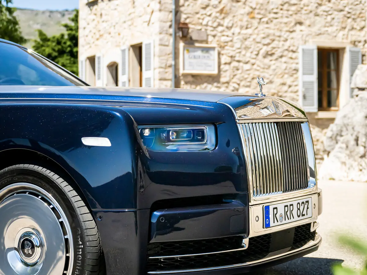 Rolls-Royce Phantom VIII Рестайлинг (Series II) Седан Extended — сүрөт 9