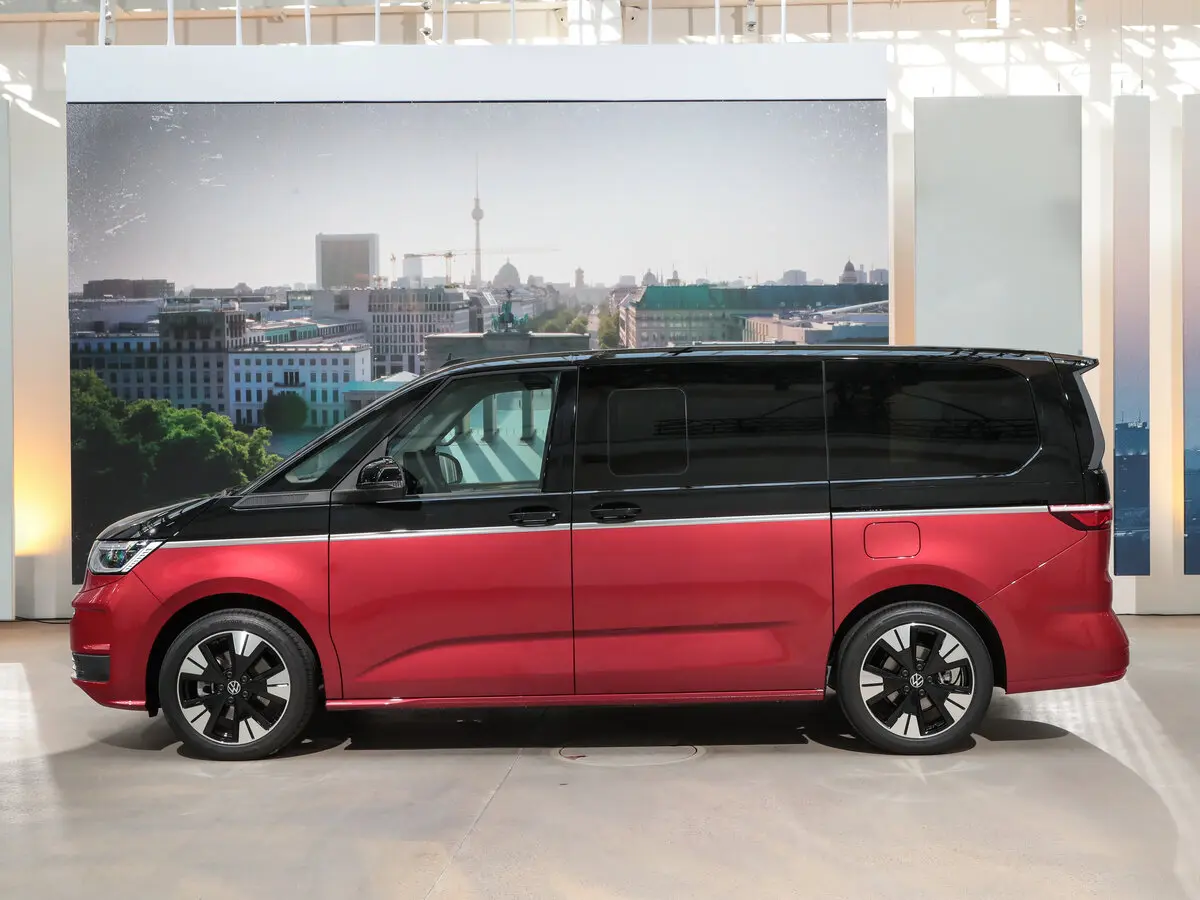 Volkswagen Multivan T7 Рестайлинг Минивэн Long — фото 2