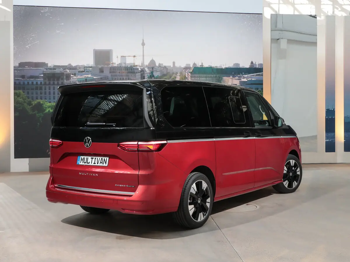 Volkswagen Multivan T7 Рестайлинг Минивэн Long — фото 3