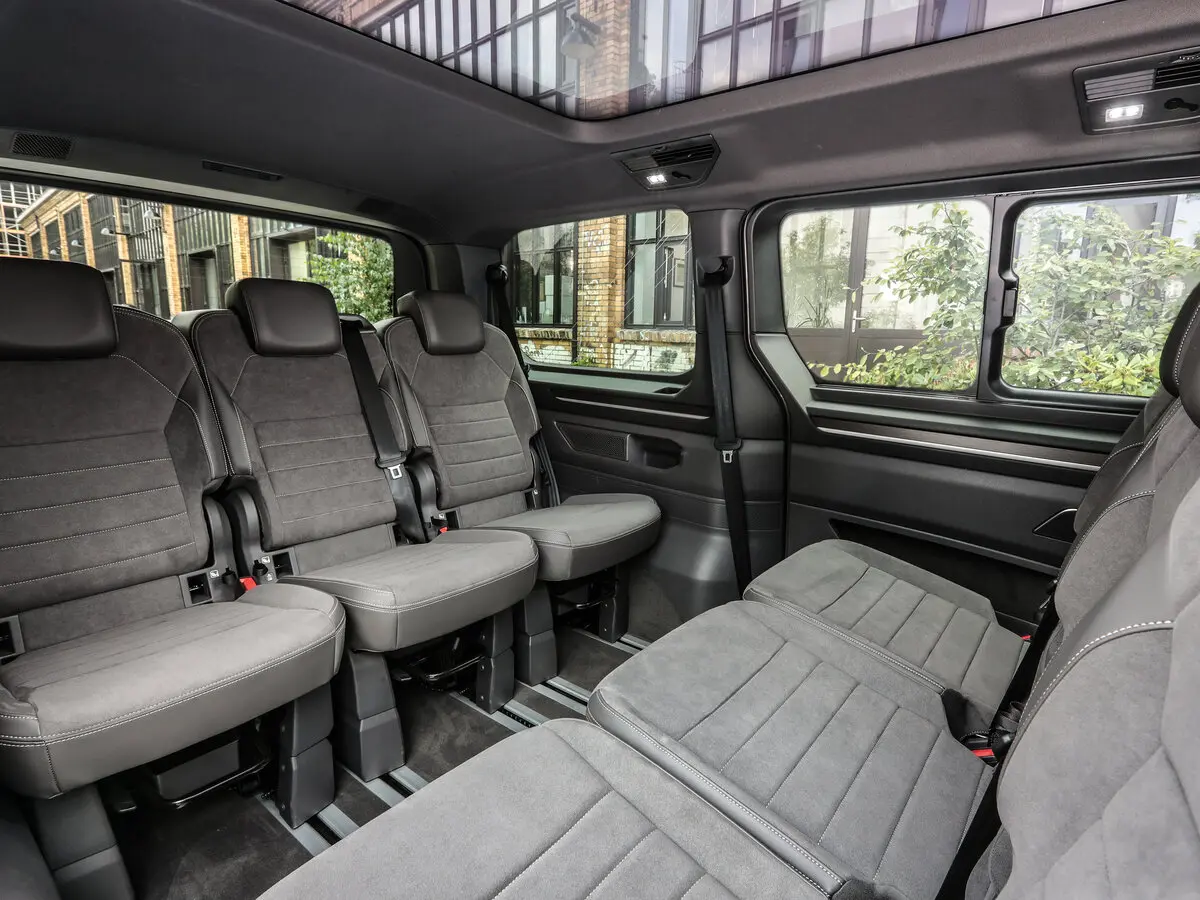 Volkswagen Multivan T7 Рестайлинг Минивэн Long — фото 7