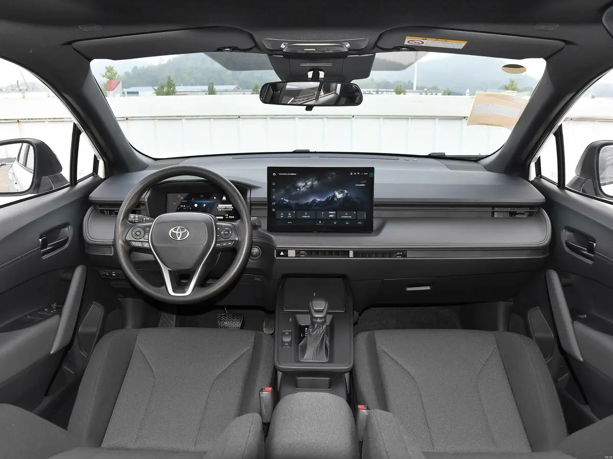 Toyota Frontlander I Рестайлинг Внедорожник 5 дв. — фото 6