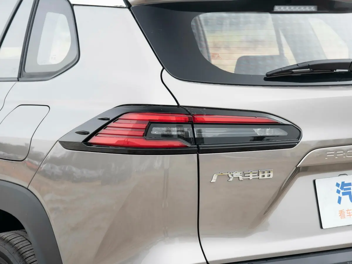Toyota Frontlander I Рестайлинг Внедорожник 5 дв. — фото 18