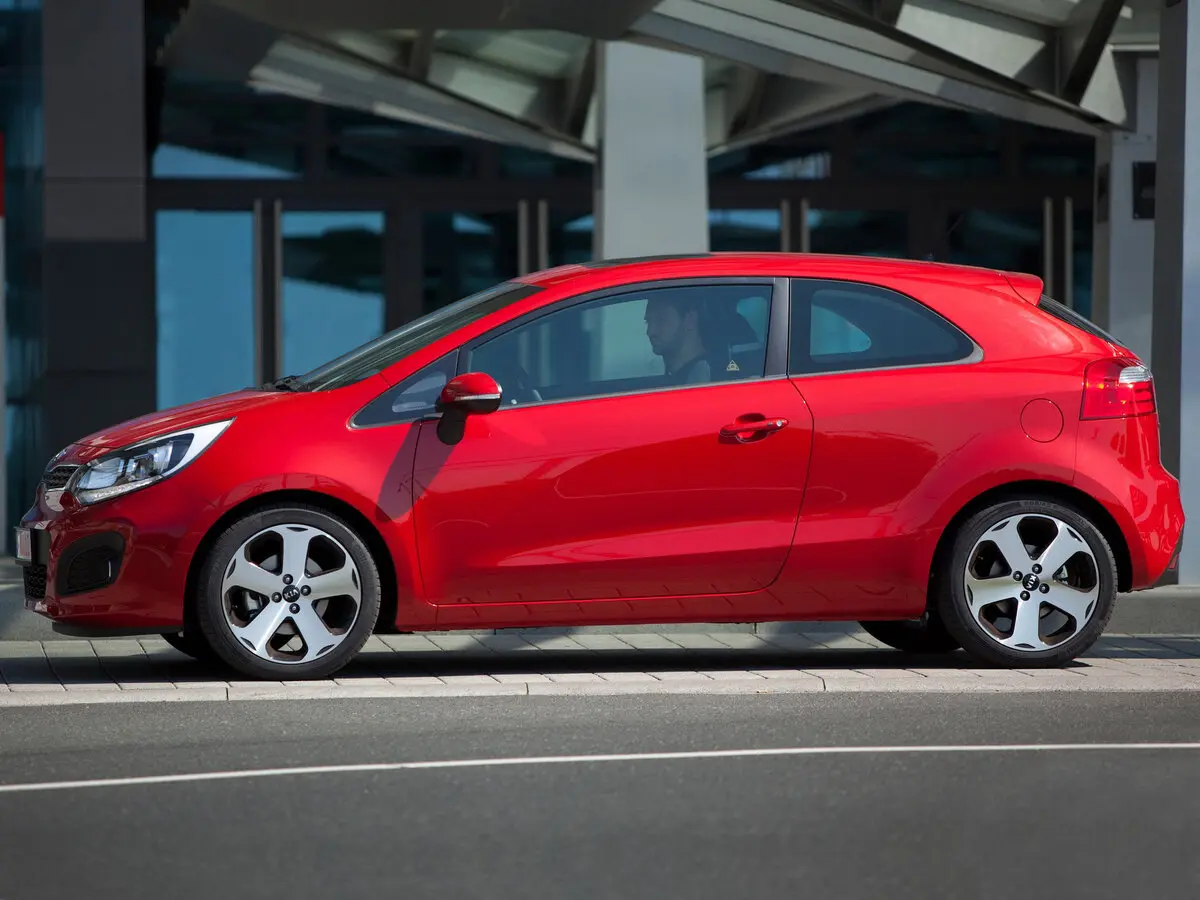 Kia Rio III (Global market) Хэтчбек 3 дв. — фото 2