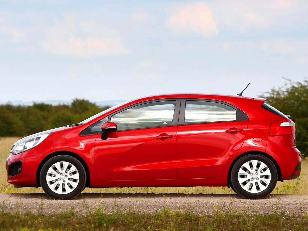 Kia Rio III (Global market) Хэтчбек 5 дв. — фото 2