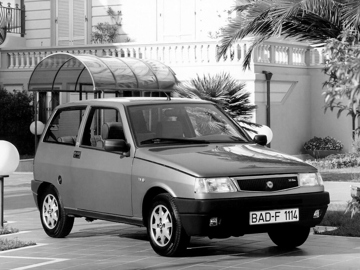 Lancia Y10 I Рестайлинг 2 Хэтчбек 3 дв. — фото 2