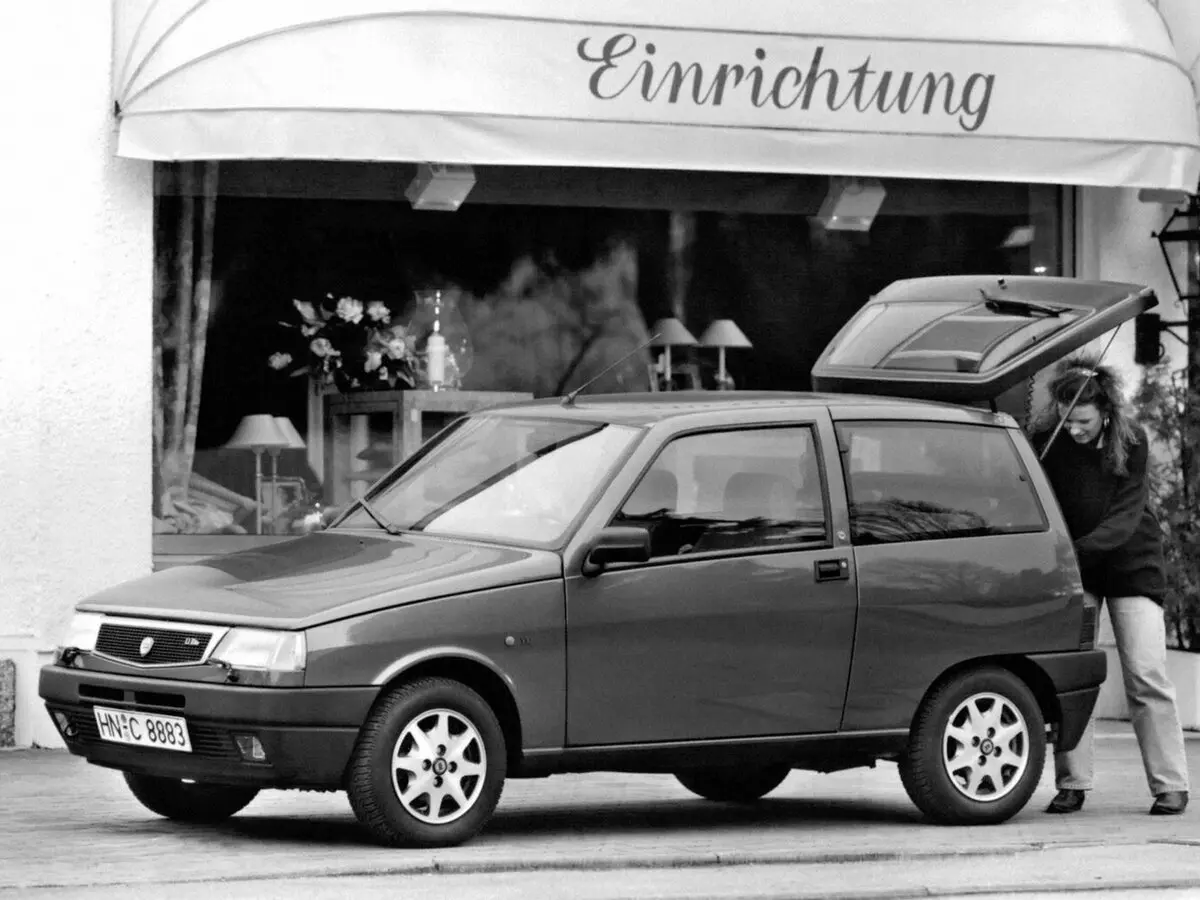 Lancia Y10 I Рестайлинг 2 Хэтчбек 3 дв. — 照片 2