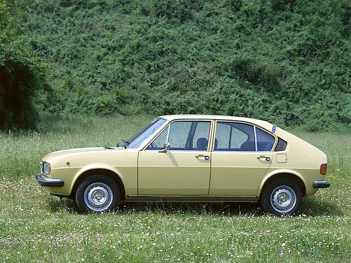 Alfa Romeo Alfasud I Рестайлинг 1 Фастбек Berlina — фото 3
